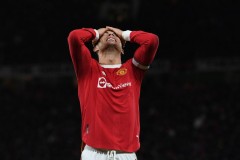 Ronaldo đeo băng thủ quân, MU vẫn gục ngã bạc nhược trước Wolverhampton ngay trên sân nhà