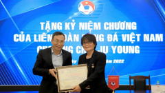 'Thần y' Choi Ju-young bịn rịn chia tay ĐT Việt Nam, mong sẽ quay lại làm việc nếu có cơ hội
