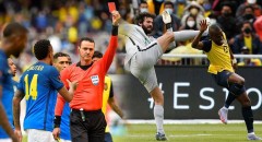 VIDEO: Trận đấu 'điên rồ' tại Vòng loại WC Nam Mỹ, trọng tài rút 4 thẻ đỏ và 2 lần bẻ còi