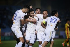 Các tuyển thủ quốc gia thi nhau tỏa sáng, Hà Nội FC chia tay Quang Hải trong cơn mưa bàn thắng