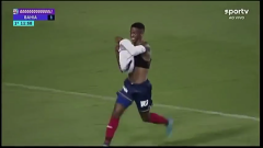 VIDEO: Cởi áo ăn mừng sau khi ghi bàn, cầu thủ trớ trêu nhận thẻ đỏ rời sân