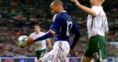 VIDEO: Những bàn thắng thiếu fair-play đáng quên nhất lịch sử bóng đá