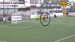 VIDEO: Bóng chưa vào lưới, trọng tài vẫn quyết định công nhận 'bàn thắng ma' cho đội chủ nhà
