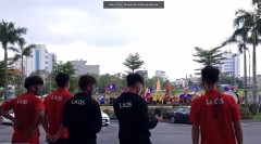 VIDEO: Cổ động viên Nam Định 'hồ hởi' cổ vũ người anh em bạn Lào đại chiến U23 Singapore
