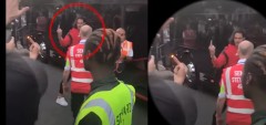 VIDEO: Canvani tức giận giơ ngón tay thối với cổ động viên MU