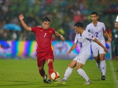 Tiền vệ U23 Việt Nam phạm lỗi thô bạo, bị đuổi ở giải hạng Nhất