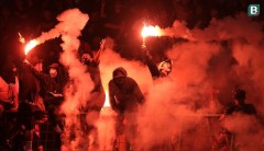 Pháo sáng rực trời trận 'đại chiến' U19 Việt Nam - Indonesia, CĐV Đông Nam Á bất bình