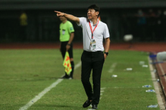 Báo Indonesia chỉ trích HLV Shin Tae Yong vì lựa chọn mạo hiểm để thắng tất tay