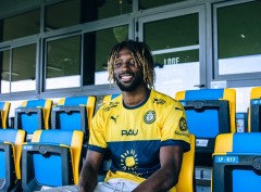 Pau FC chính thức chiêu mộ thành công tiền vệ đẳng cấp Ligue I, cạnh tranh vị trí với Quang Hải