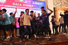 VIDEO: U19 Việt Nam, U19 Thái Lan quẩy cực sung, NHM thi nhau gọi tên Indonesia