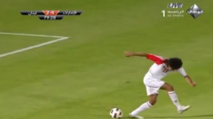 VIDEO: Quay người 180 độ, cầu thủ thực hiện quả penalty theo phong cách dị nhất thế giới