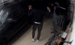 VIDEO: Sao Arsenal tay không chống trả những tên cướp như trong phim hành động