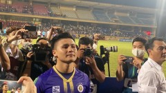 VIDEO: Quang Hải cố mỉm cười nhưng mắt vẫn đẫm lệ trong ngày chia tay Hà Nội FC