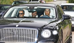 NÓNG: Ronaldo cùng Sir Alex quay về Manchester để quyết định chuyện tương lai
