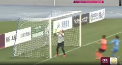 VIDEO: Thủ môn tuyển Trung Quốc lơ ngơ, tự tay đẩy bóng vào lưới nhà