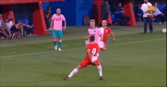 VIDEO: Trò cưng HLV Koeman mắc sai lầm ngớ ngẩn khiến Barca nhận bàn thua