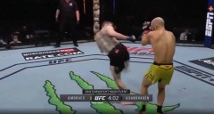 VIDEO: Võ sĩ MMA hạ knock-out đối thủ với pha xoay người rồi tung cước theo kiểu 'mở nắp chai'