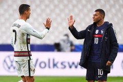 Ronaldo bị Juventus rao bán, sếp lớn PSG lập tức lên tiếng về khả năng chiêu mộ