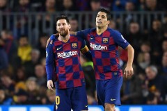 Chơi hay hơn cả Messi, Suarez quay lại trách Barca phũ phàng