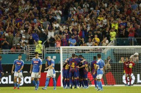 Barca làm điều khó tin với CĐV Napoli ở trận lượt về vòng 1/8 Champions League Barca làm điều khó tin với CĐV Napoli ở trận lượt về vòng 1/8 Champions League