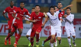 Nhiều CLB V.League cân nhắc giảm lương cầu thủ giữa mùa dịch Covid-19 Nhiều CLB V.League cân nhắc giảm lương cầu thủ giữa mùa dịch Covid-19
