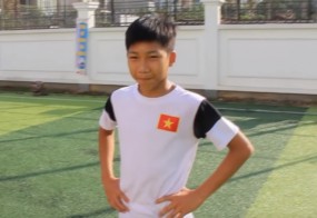'Little Tuan Anh' shows his skills and scoring like Ronaldo 'Little Tuan Anh' shows his skills and scoring like Ronaldo