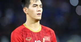 Tien Linh: 'Leaving the pitch will affect my mentality' Tien Linh: 'Leaving the pitch will affect my mentality'