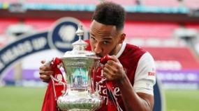 Aubameyang cam kết tương lai tại Arsenal với mức lương khủng Aubameyang cam kết tương lai tại Arsenal với mức lương khủng