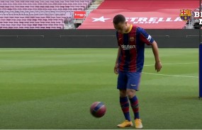 VIDEO: Tân binh Sergino Dest tấu hài trong ngày ra mắt Barcelona VIDEO: Tân binh Sergino Dest tấu hài trong ngày ra mắt Barcelona