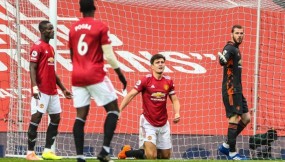 Chán nản, CĐV MU muốn Cavani về đá trung vệ thay cho Harry Maguire Chán nản, CĐV MU muốn Cavani về đá trung vệ thay cho Harry Maguire