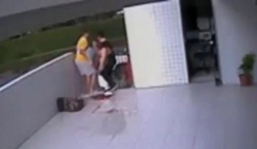 VIDEO: Cầu thủ Brazil trở thành 'hộ sinh' cho vợ ngay trên vỉa hè VIDEO: Cầu thủ Brazil trở thành 'hộ sinh' cho vợ ngay trên vỉa hè