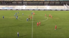 VIDEO: HLV chỉ đạo cầu thủ 'sút về lưới nhà' để trả lại bàn thắng VIDEO: HLV chỉ đạo cầu thủ 'sút về lưới nhà' để trả lại bàn thắng