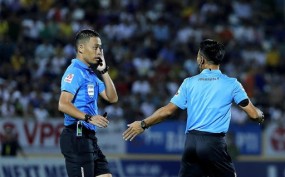 VFF 'nóng mặt' với ban trọng tài sau những sai sót nghiêm trọng VFF 'nóng mặt' với ban trọng tài sau những sai sót nghiêm trọng