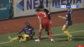 VIDEO: Quế Ngọc Hải 'đanh đá', chỉ thẳng mặt ngoại binh CLB Hà Nội VIDEO: Quế Ngọc Hải 'đanh đá', chỉ thẳng mặt ngoại binh CLB Hà Nội