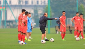 VIDEO: Thầy Park hỏi khó 2 sao trẻ của Viettel - 'không đi quẩy à?' VIDEO: Thầy Park hỏi khó 2 sao trẻ của Viettel - 'không đi quẩy à?'