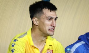Chật vật trụ hạng cùng Nam Định, 'tượng đài V.League' bị chủ tịch Đà Nẵng coi thường Chật vật trụ hạng cùng Nam Định, 'tượng đài V.League' bị chủ tịch Đà Nẵng coi thường