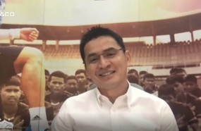 VIDEO: HLV Kiatisak bồi hồi nhớ cháo gà, bún bò Việt Nam, cà phê và đặc biệt là... VIDEO: HLV Kiatisak bồi hồi nhớ cháo gà, bún bò Việt Nam, cà phê và đặc biệt là...