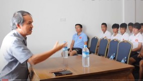 VIDEO: Bầu Đức từng tâm sự chuyện mua Kiatisak cho Công Phượng, Tuấn Anh VIDEO: Bầu Đức từng tâm sự chuyện mua Kiatisak cho Công Phượng, Tuấn Anh