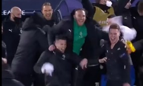 VIDEO: Cầu thủ Monchengladbach mở hội khi xem trận đấu của Inter qua Ipad VIDEO: Cầu thủ Monchengladbach mở hội khi xem trận đấu của Inter qua Ipad