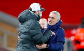 Thất bại trước Liverpool, Mourinho ấm ức: 'Đội chơi hay hơn đã thua' Thất bại trước Liverpool, Mourinho ấm ức: 'Đội chơi hay hơn đã thua'