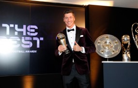 Vượt qua Ronaldo và Messi, Lewandowski giành giải FIFA The Best Vượt qua Ronaldo và Messi, Lewandowski giành giải FIFA The Best
