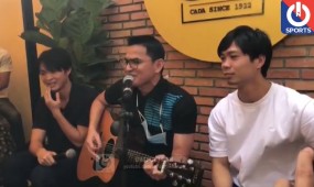 VIDEO: Công Phượng, Tuấn Anh tủm tỉm nhìn Kiatisak hát quảng cáo cafe ông Bầu VIDEO: Công Phượng, Tuấn Anh tủm tỉm nhìn Kiatisak hát quảng cáo cafe ông Bầu