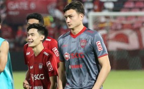 Đại diện Muangthong United lên tiếng xoa dịu, yêu cầu Đặng Văn Lâm xin lỗi đội bóng Đại diện Muangthong United lên tiếng xoa dịu, yêu cầu Đặng Văn Lâm xin lỗi đội bóng