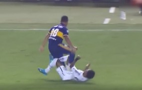 VIDEO: Tuyển thủ Colombia gây phẫn nộ với hành vi đạp thẳng vào bụng đối thủ VIDEO: Tuyển thủ Colombia gây phẫn nộ với hành vi đạp thẳng vào bụng đối thủ