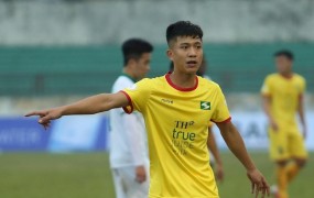 Phan Văn Đức tỏa sáng giúp SLNA thoát thua trên sân nhà trước Bình Định Phan Văn Đức tỏa sáng giúp SLNA thoát thua trên sân nhà trước Bình Định