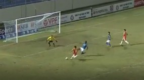 VIDEO: Thần đồng 17 tuổi của thầy Park sút trúng xà ngang dù đối mặt thủ môn VIDEO: Thần đồng 17 tuổi của thầy Park sút trúng xà ngang dù đối mặt thủ môn