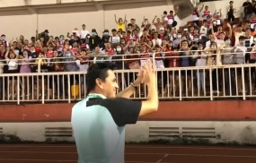 VIDEO: Ra mắt V.League thảm họa, HLV Kiatisak chắp tay xin lỗi CĐV HAGL VIDEO: Ra mắt V.League thảm họa, HLV Kiatisak chắp tay xin lỗi CĐV HAGL