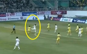 VIDEO: Công Phượng bắt volley nhanh như chớp khiến khung thành SLNA rung chuyển VIDEO: Công Phượng bắt volley nhanh như chớp khiến khung thành SLNA rung chuyển