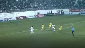 VIDEO: Công Phượng bất lực nhìn cầu thủ nhập tịch của HAGL dứt điểm cực tệ VIDEO: Công Phượng bất lực nhìn cầu thủ nhập tịch của HAGL dứt điểm cực tệ