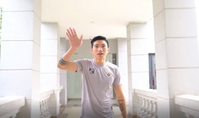 VIDEO: Văn Hậu hóa Youtuber với Vlog một ngày tập phục hồi tại PVF VIDEO: Văn Hậu hóa Youtuber với Vlog một ngày tập phục hồi tại PVF